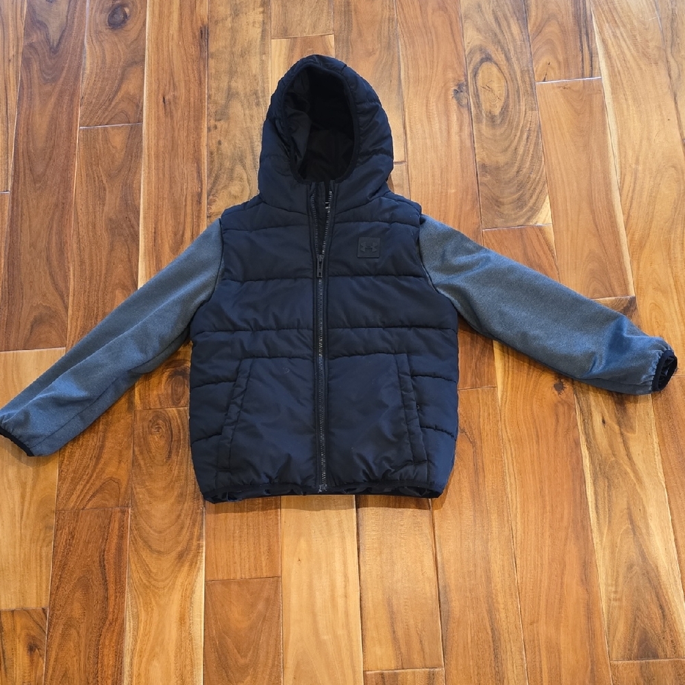 Under Armour Boys Hoodie Vest. Size M. Black/Grey